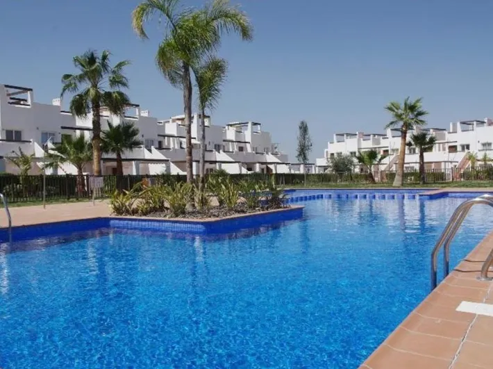 Apartamento de vacaciones para 4 personas, con jardín y vistas además de piscina y piscina para niños - 1