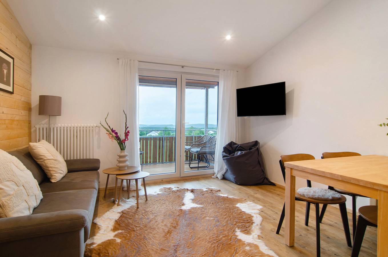 Entire apartment, Apartment Weitblick with Shared Garden, Balcony and Wi-Fi in Donaueschingen, Central Black Forest