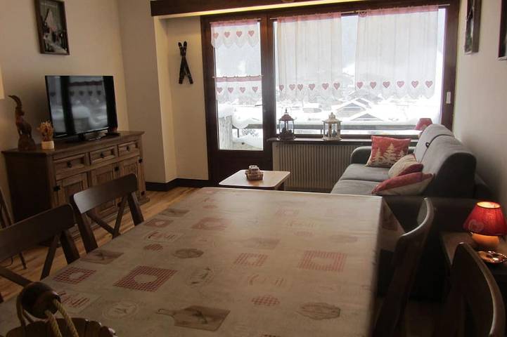 Gîte pour 4 personnes, avec terrasse dans Office De Tourisme Des Contamines Montjoie