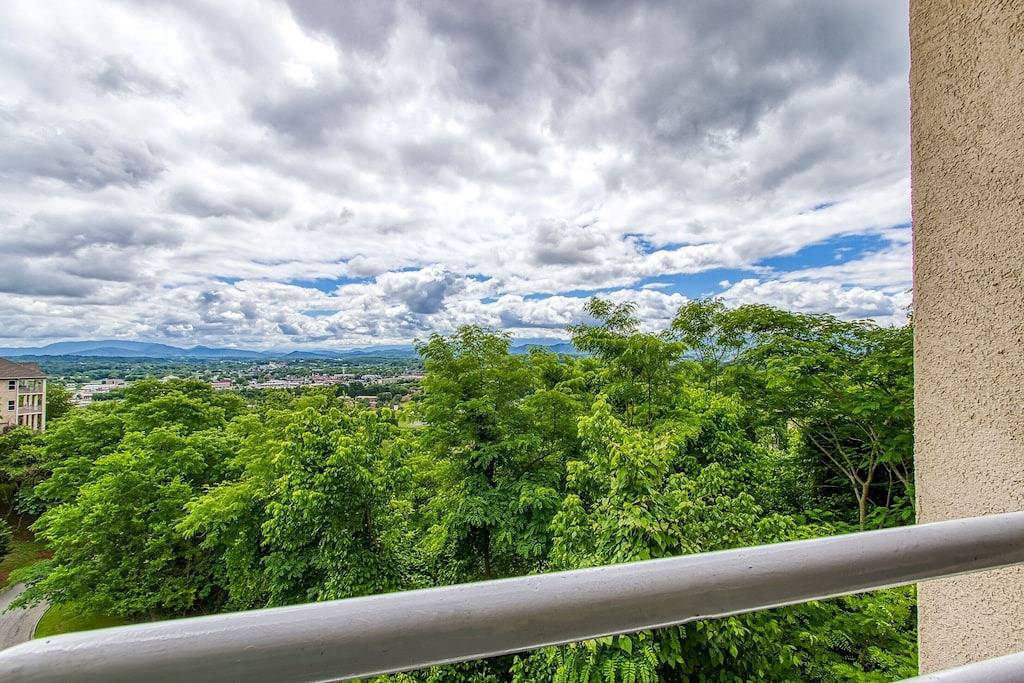 Log Cabin for 12 Guests in Sevierville, Sevier County