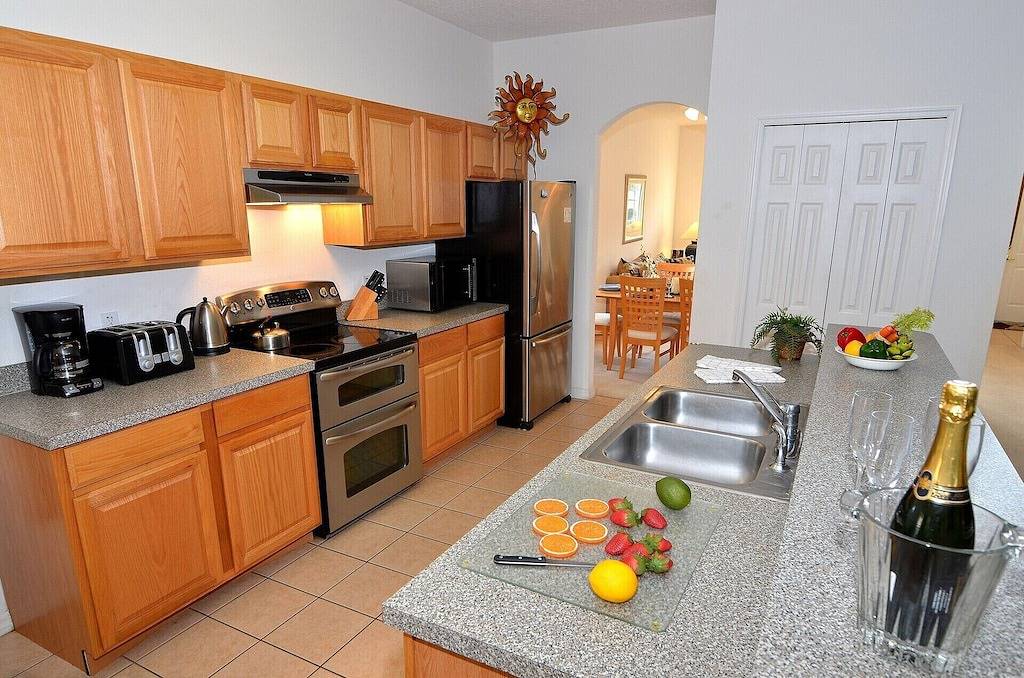 Family pool home on gated community, private pool & jacuzzi, grill, games room. in Kissimmee, Osceola County