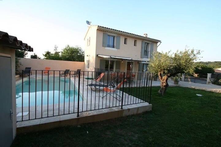 Maison de vacances pour 8 personnes, avec jardin ainsi que terrasse et piscine, animaux acceptés à Apt