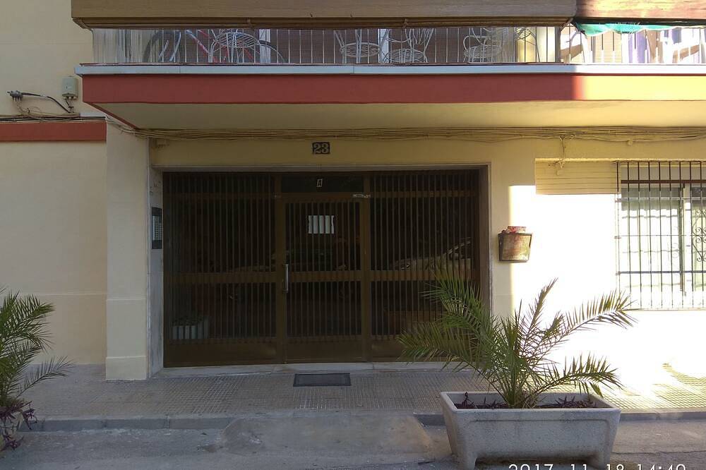 Casa Para 9 Personas, Wifi, Aire Acondicionado. Estupendo Para Grupos. in San Juan de Alicante, Costa Blanca