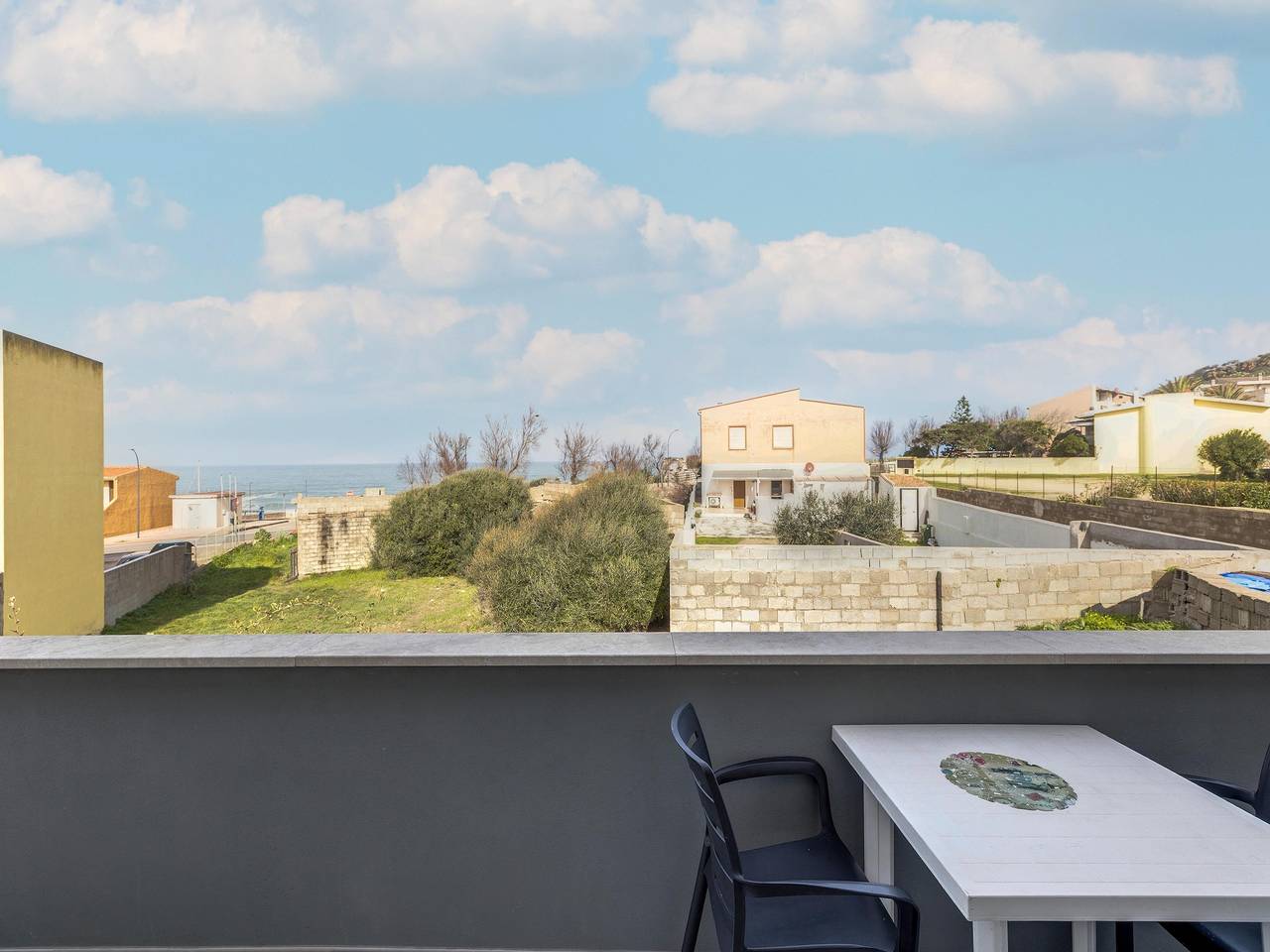 Ganze Wohnung, Mit privater Terrasse, 50m vom Meer in Lu Bagnu, Castelsardo