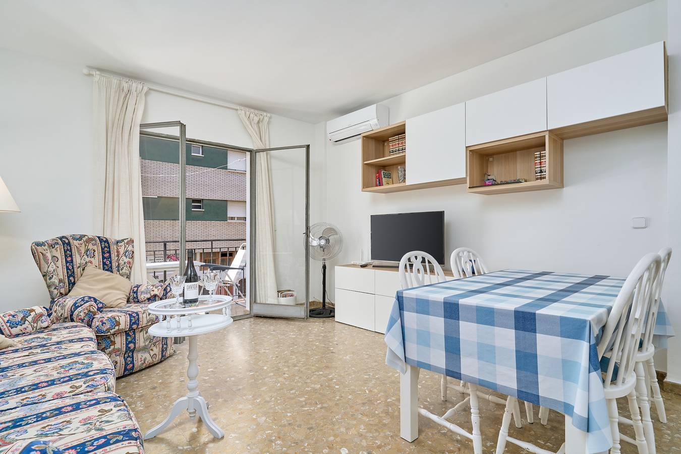 Ganze Wohnung, Ferienwohnung 'Calle Antonio Millón' mit Balkon, Wi-Fi und Klimaanlage in Nerja Centre, Nerja