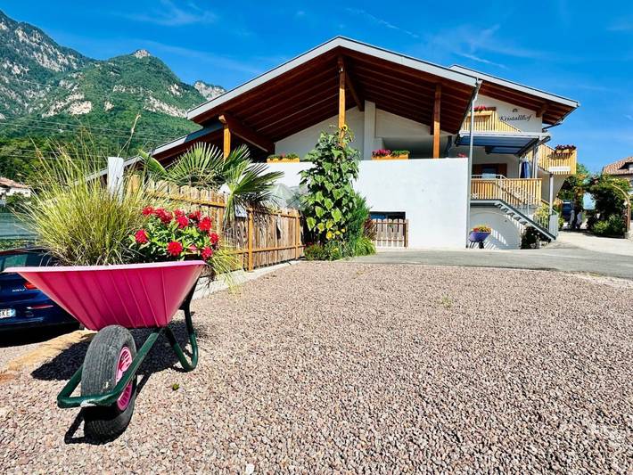 Ferienwohnung für 6 Personen, mit Balkon und Terrasse sowie Garten und Seeblick am Kalterer See