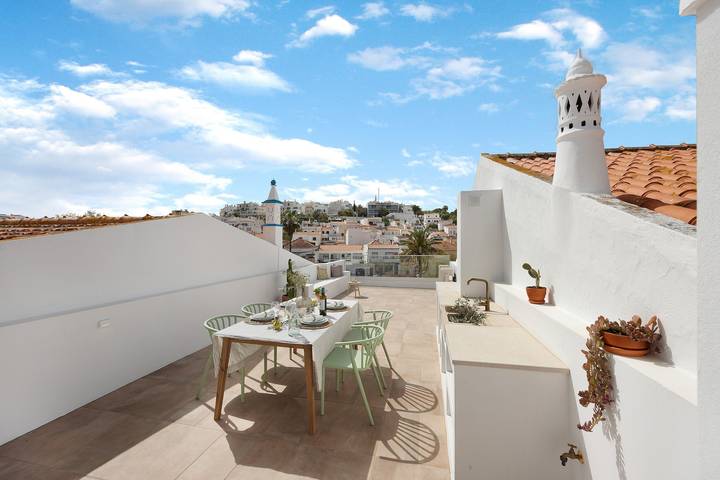 Vakantiehuis 'Casa Helena' met privéterras, Wifi en airconditioning in Ferragudo, Faro District