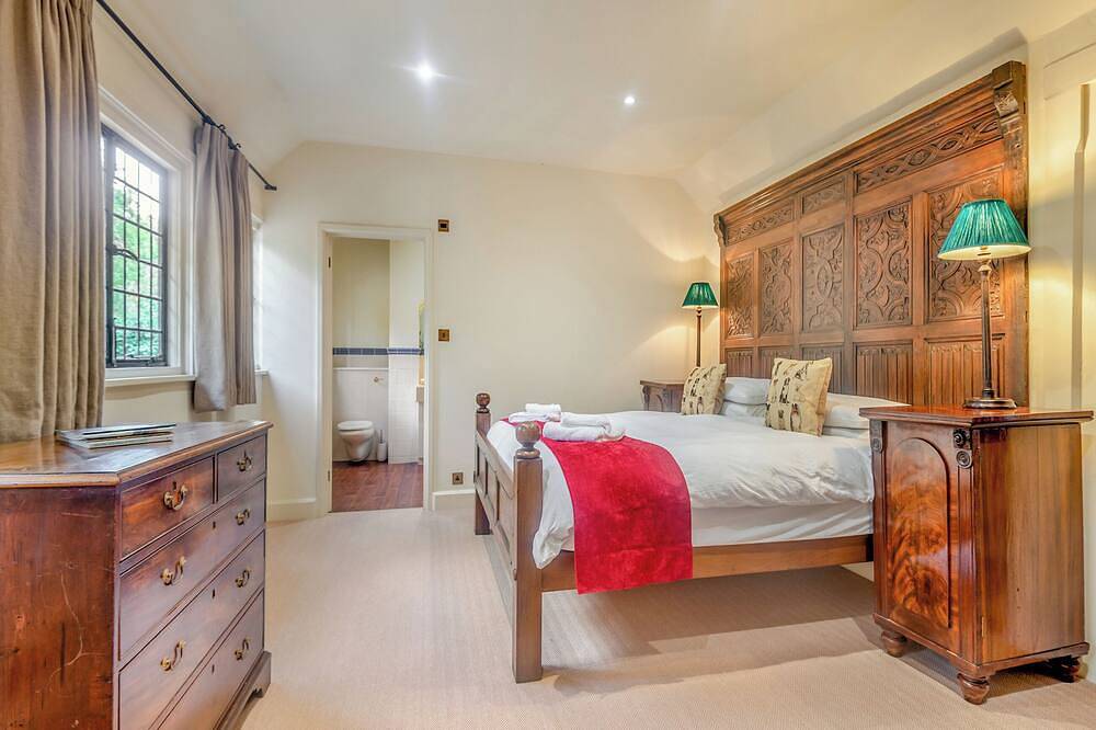 6 Schlafzimmer Unterkunft in East Grinstead in East Grinstead, West Sussex