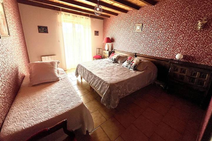 Location de vacances pour 15 personnes, avec terrasse et jardin, animaux acceptés à Courzieu - 2