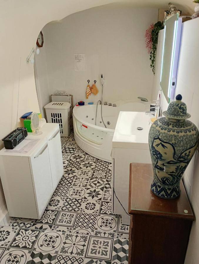 Standard Double Room with Fan in Volonne, Région de Forcalquier