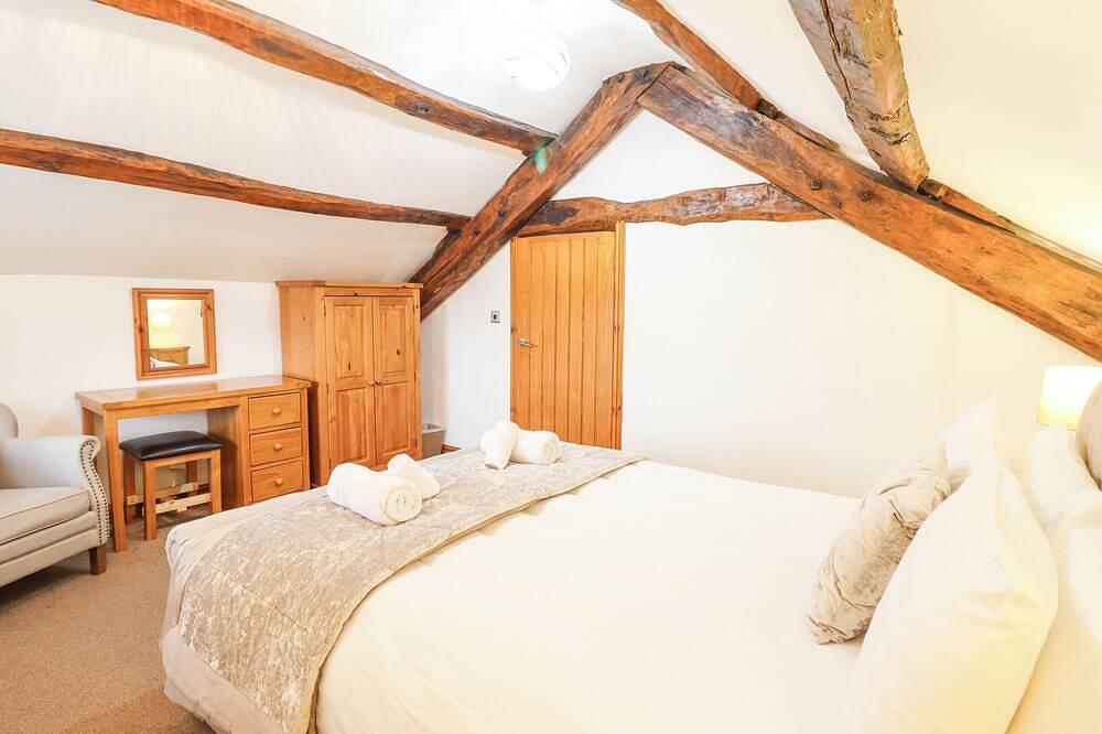 Isallt, pet friendly, character holiday cottage in Llanfair in Snowdonia