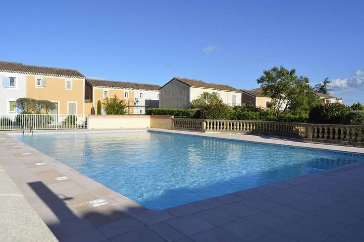 Appartement de vacances pour 4 personnes, avec piscine ainsi que terrasse et jardin