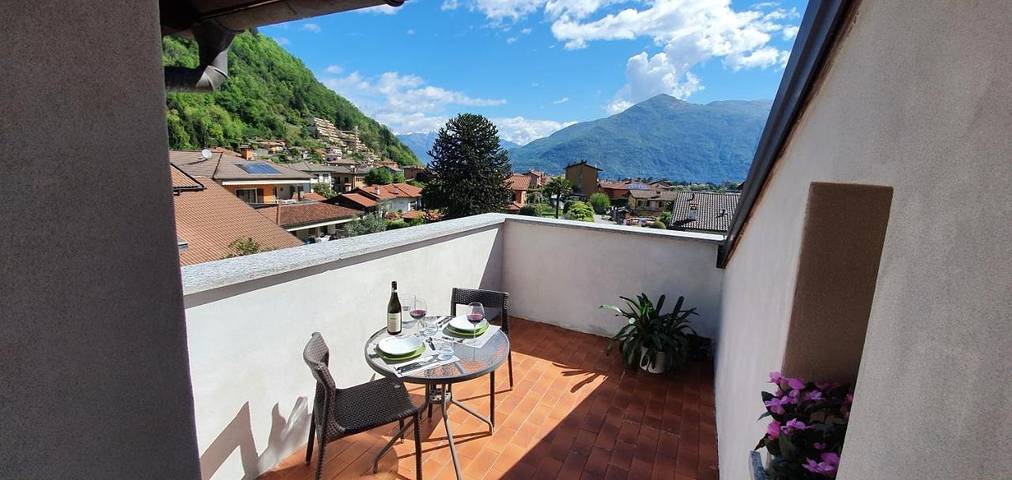 Ferienwohnung für 4 Personen, mit Terrasse und Ausblick in Cannobio