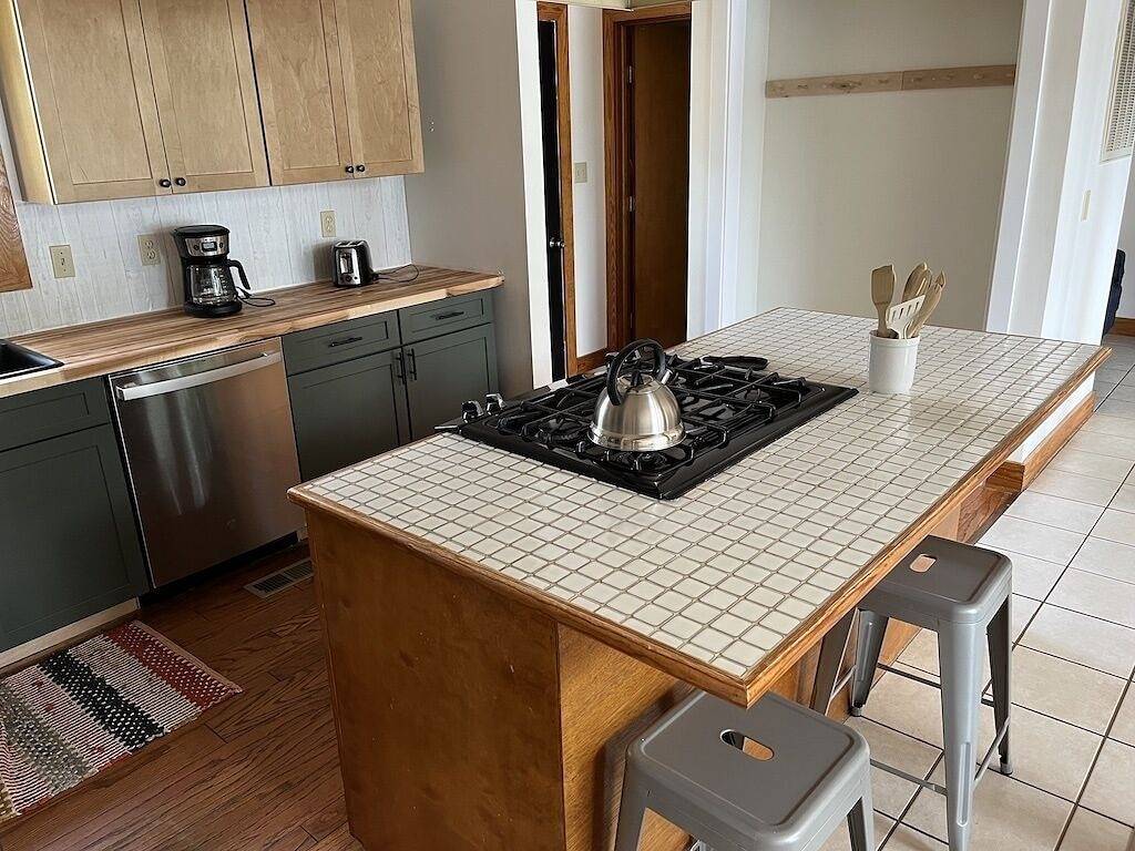 Lake Gaston A Frame- Private Beach & dock in Lake Gaston