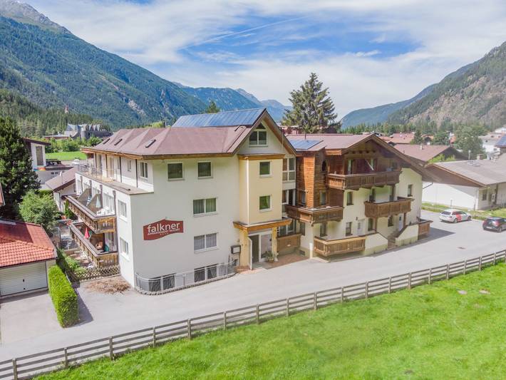Ferienwohnung für 3 Personen, mit Balkon und Ausblick im Ötztal