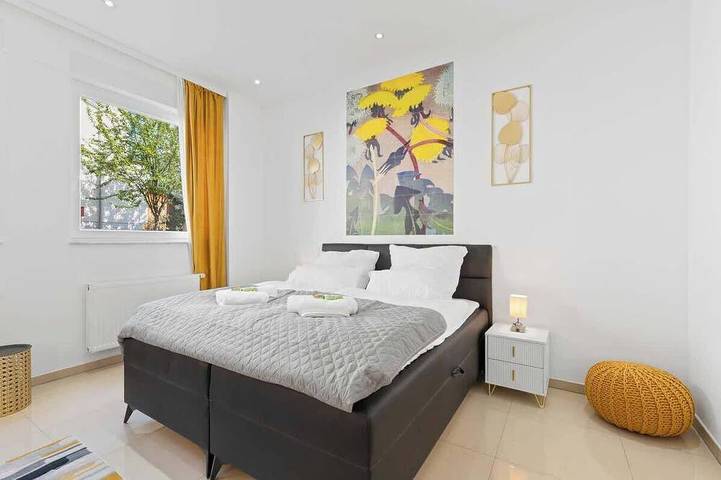 Entire apartment, Central Karlsruhe Apt: Private Garden, Gym Access in Karlsruhe, Rhine Plain