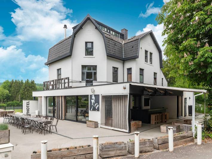 Location de vacances pour 73 personnes, avec jardin dans Petit-Han