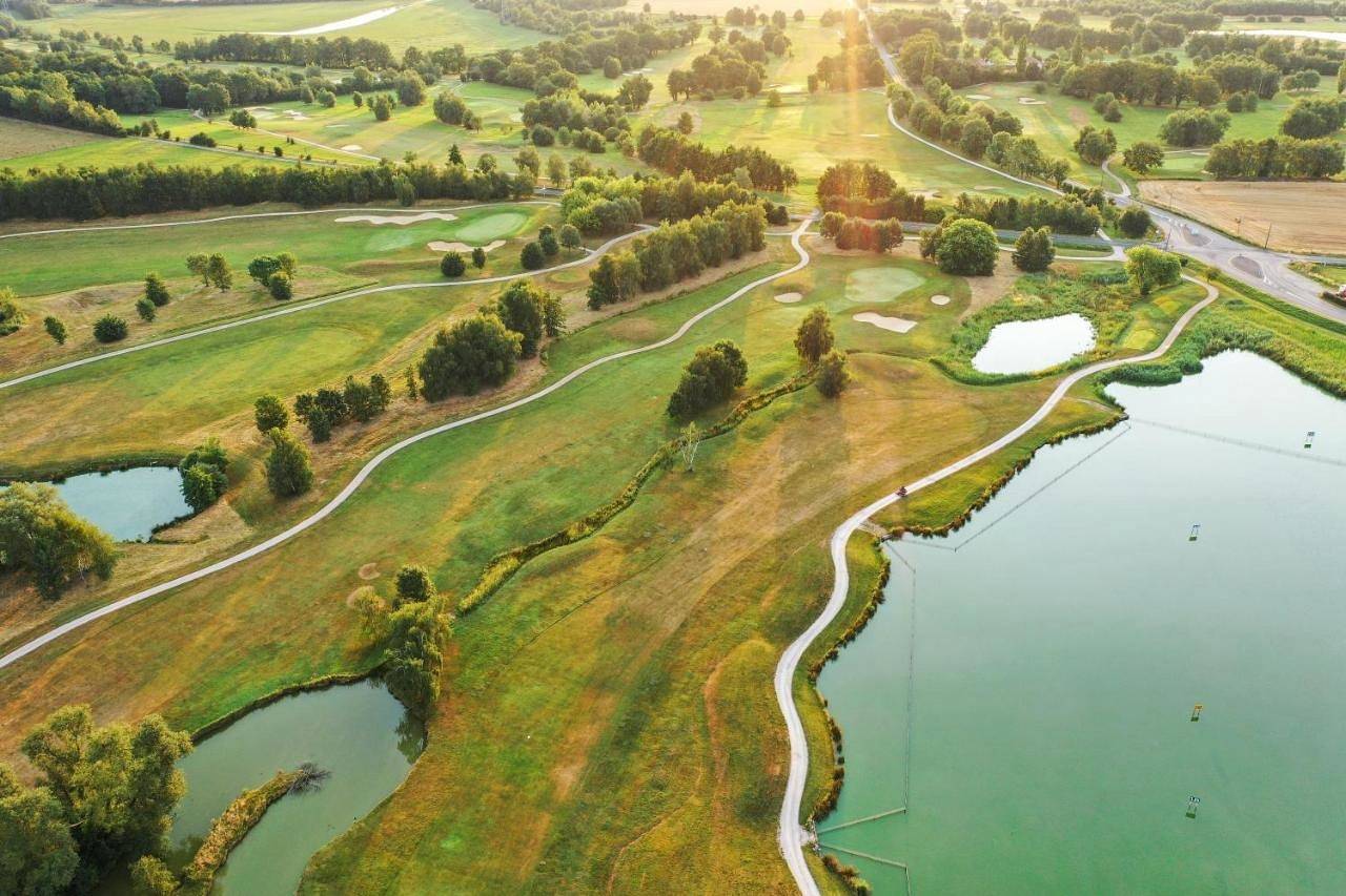Domaine du Gouverneur, Hôtel, Restaurant & Golf in Monthieux, Ain