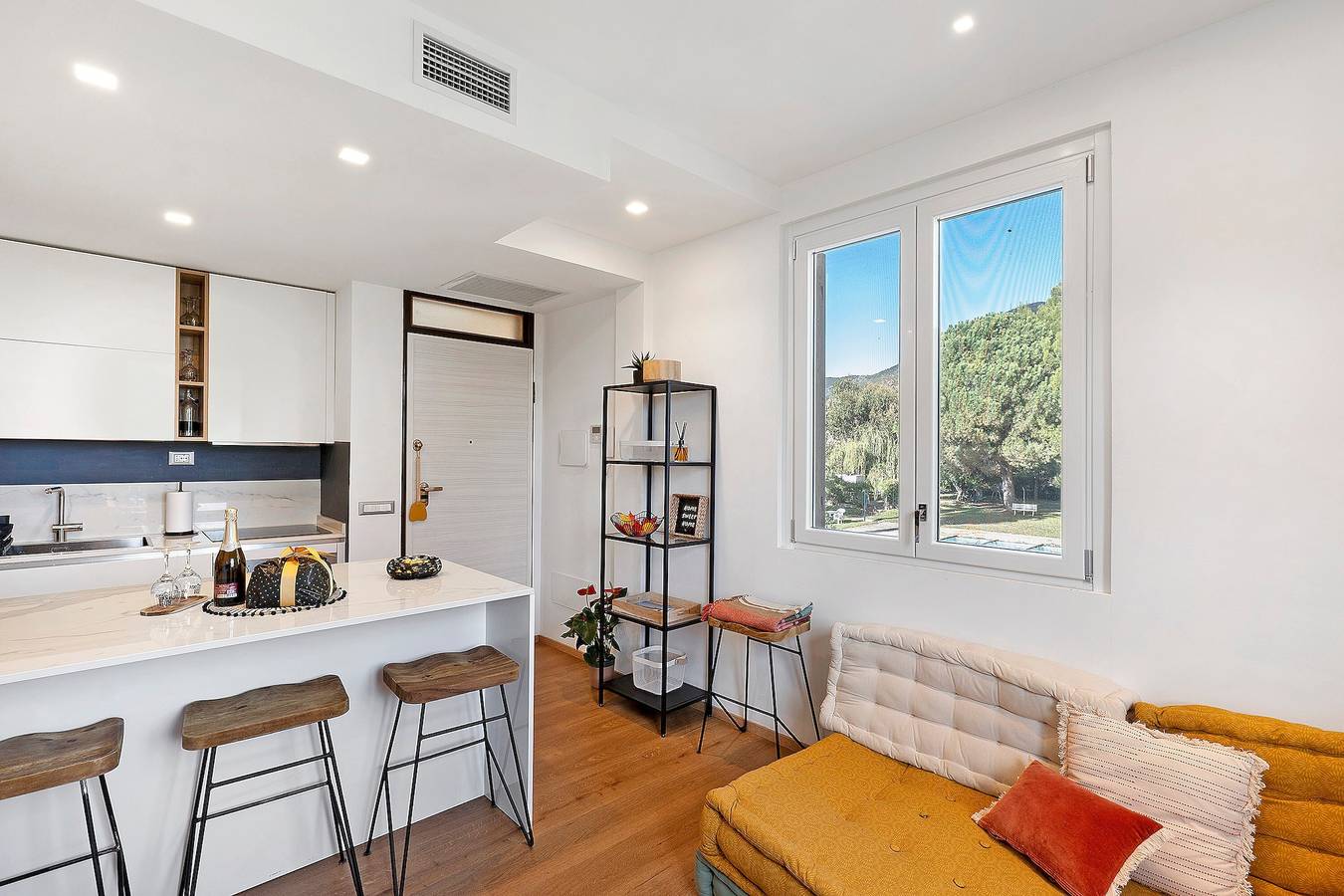 Ganze Wohnung, Apartment „Citrus Garden“ mit Bergblick, Wlan und Klimaanlage in Cisano sul Neva, Riviera di Ponente