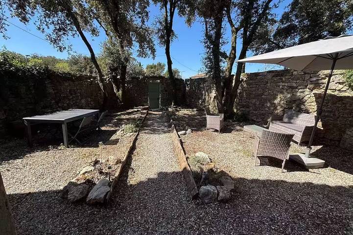 Gîte pour 5 personnes, avec jardin, animaux acceptés à Sainte-Anastasie