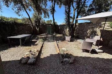 Gîte pour 5 personnes, avec jardin, animaux acceptés à Sainte-Anastasie