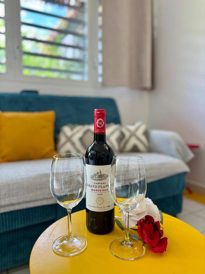 Gîte pour 4 personnes, avec vue ainsi que piscine et jardin dans Plage de Folle Anse - 2