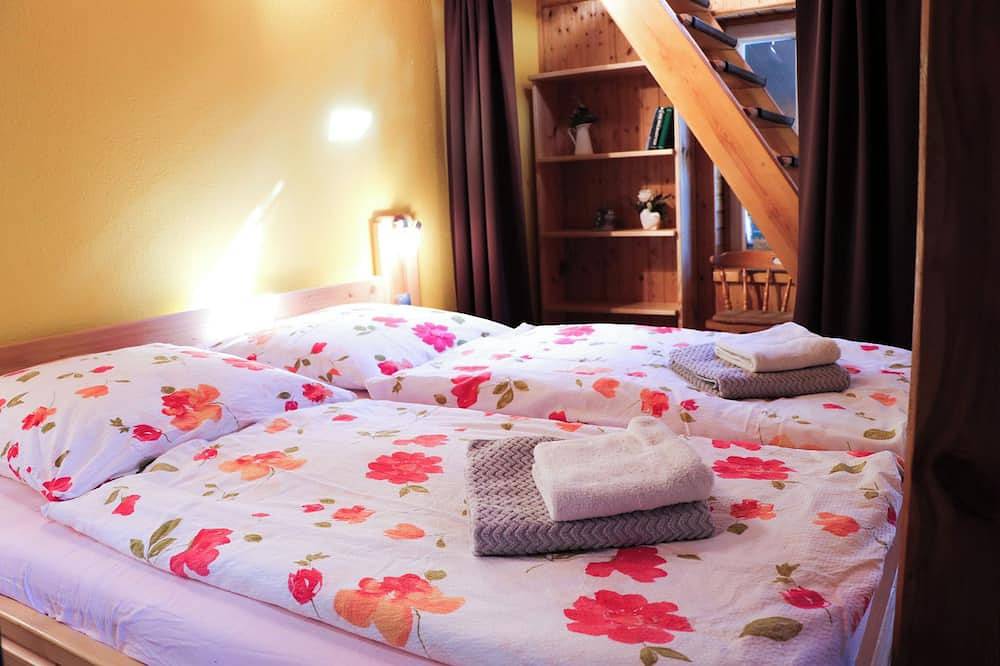 Ganze Wohnung, Ferienhaus Familija mit überdachter Terrasse, Pool und Sauna in Straupitz in Straupitz, Dahme-Spreewald