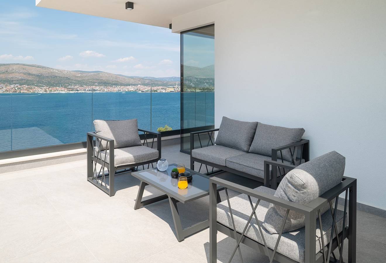 Villa Moderno Meerblick, Beheizter Pool, Grill, Familie in Okrug Donji, Ciovo