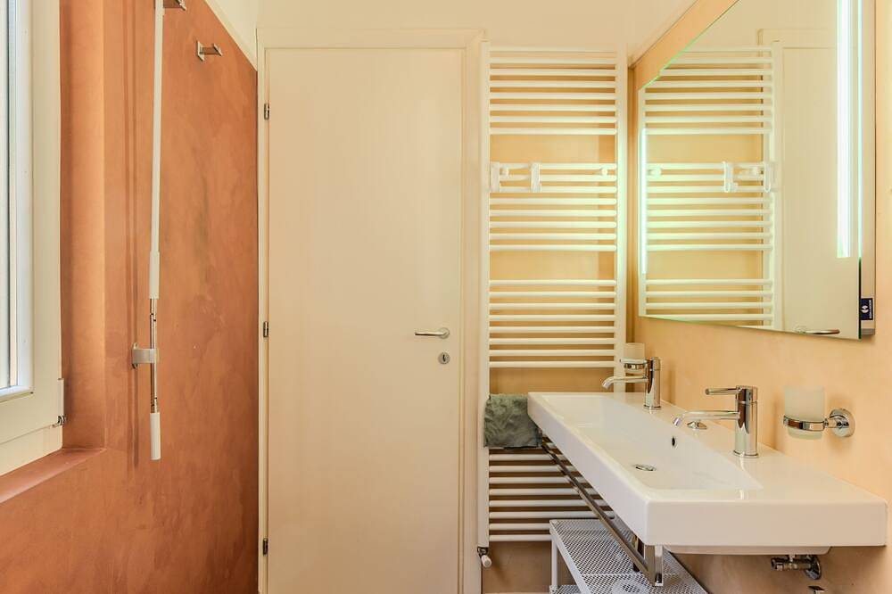 Ganze Wohnung, Ferienwohnung Sole in Osteno, Claino con Osteno