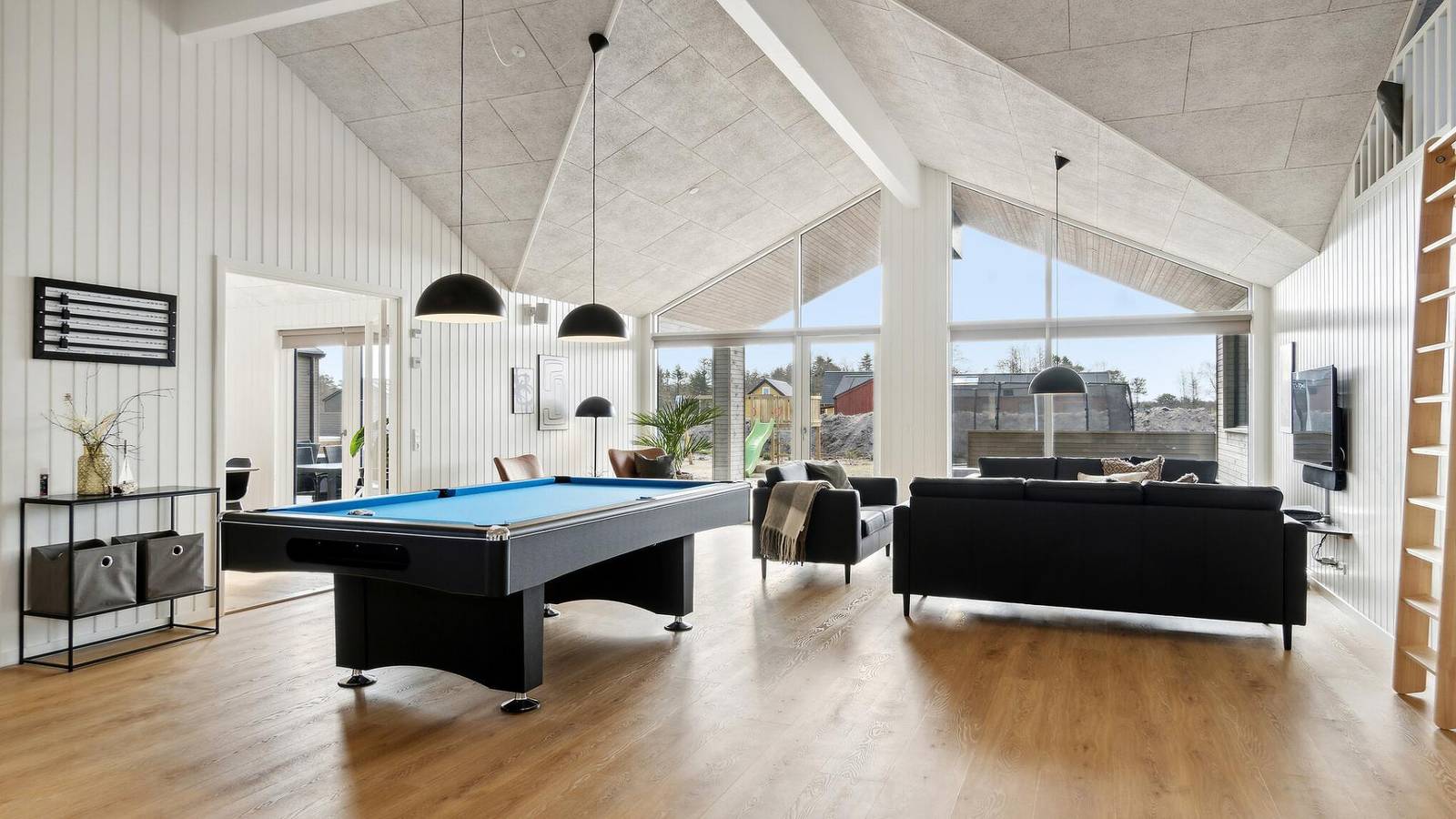 910 – Luxury 30-person holiday home with pool in Marielyst in Swedish Baltic Sea