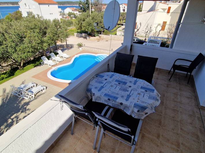 Ferienwohnung für 5 Personen, mit Balkon/Terrasse und Pool
