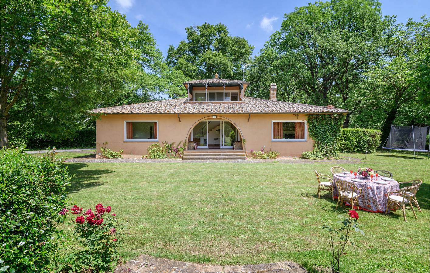 Accogliente appartamento con piscina, terrazza e WiFi vicino a Sutri in Sutri, Lago di Bracciano