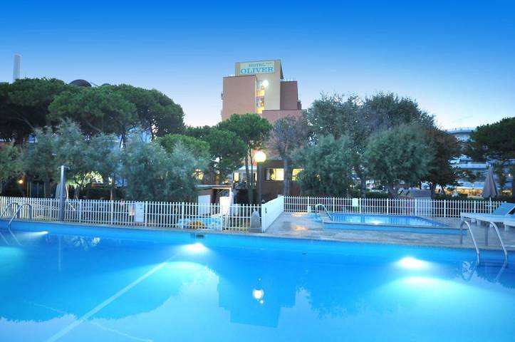 Hotel, mit Balkon und Terrasse sowie Garten und Kinderpool in Porto Santa Margherita