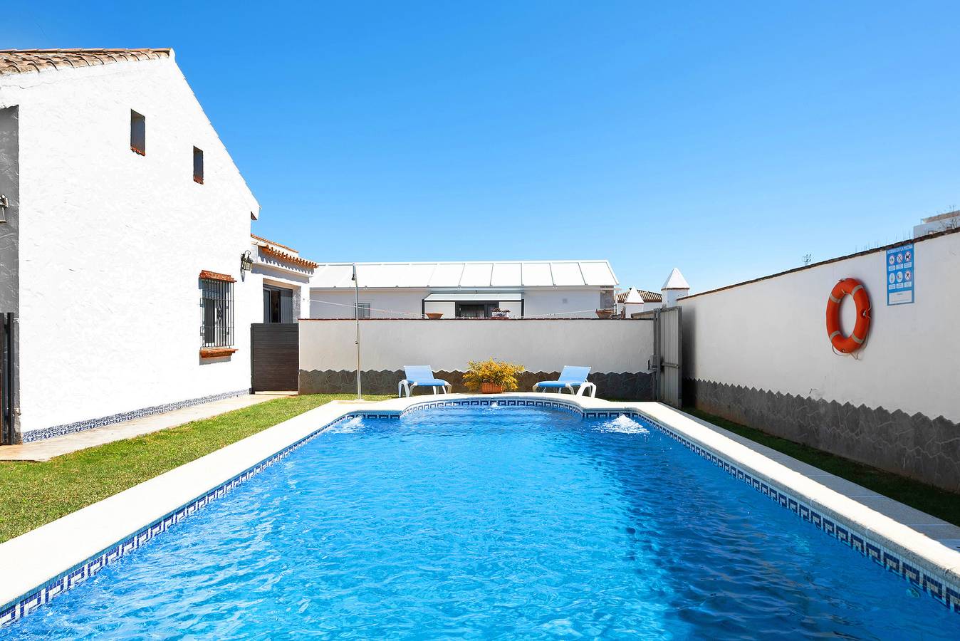 Holiday Home 'Casa Mari Carmen 1' with Private Pool, Private Terrace and Wi-Fi in Conil de la Frontera, Costa de la Luz