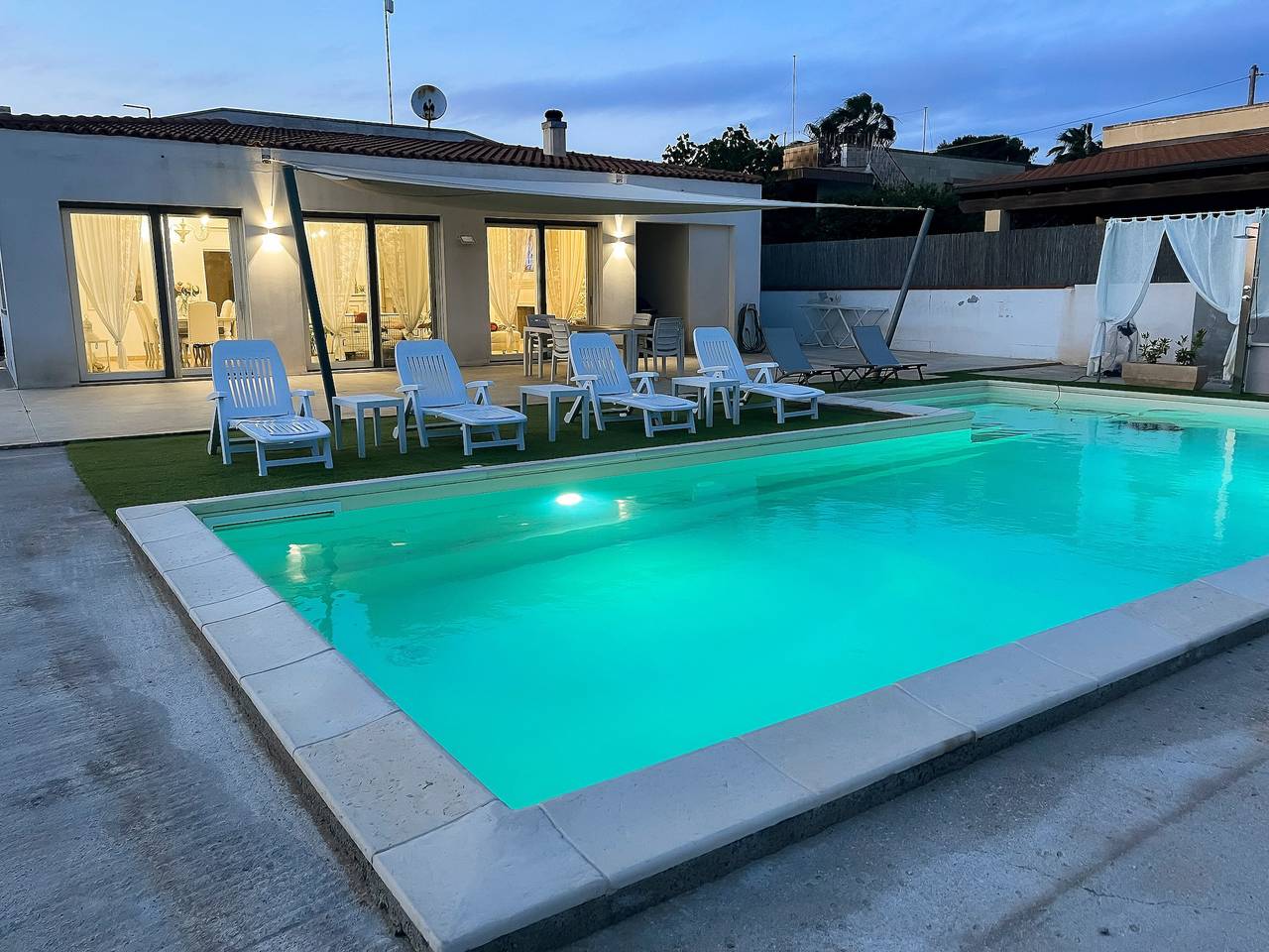 Ferienhaus 'Alisea' mit Meerblick, Wlan und Klimaanlage in Torre Suda, Racale