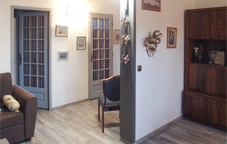 Apartamento vacacional entero, Retiro junto al lago: Aparcamiento, Terraza, Internet in Excenevex, Thonon-les-Bains region