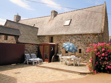 Gîte pour 4 personnes, avec jardin à Trédrez-Locquémeau