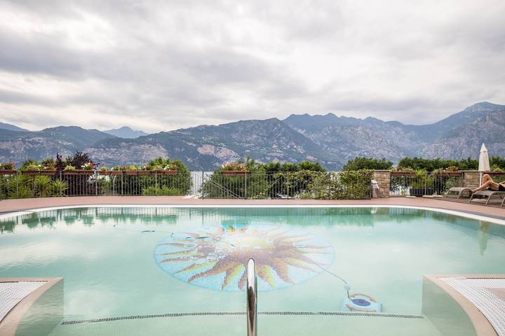 Hel lejlighed, Apartment 'Bilocale 4 Persone Villa Treccani' with Lake View, Wi-Fi and Air Conditioning in spiaggia Malcesine (Malcesine), Malcesine