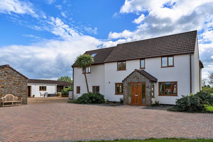 Holiday home for 12 people, with Hot tub and Terrace as well as Garden in Somerset
