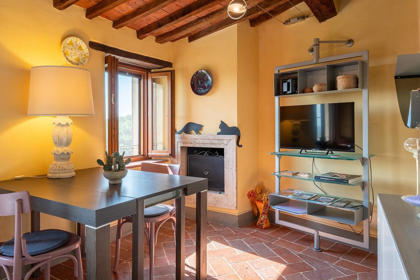 Appartamento intero, Appartamento 'Piccolo Rustico' con vista sulle montagne, Wi-Fi e aria condizionata in Sinalunga, Siena e dintorni