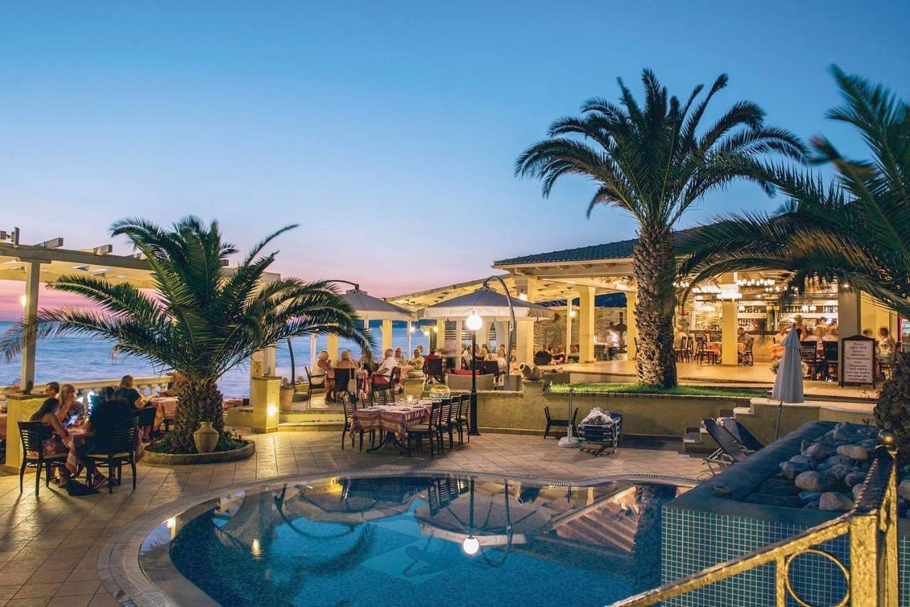 Sea Breeze Hotel & Apartments in Agios Gordios, Corfou