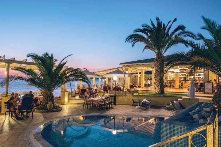 Appart’hôtel pour 2 personnes, avec balcon et piscine ainsi que vue et bassin pour enfant