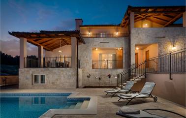 Ferienhaus für 10 Personen, mit Terrasse und Sauna in Sveti Filip i Jakov