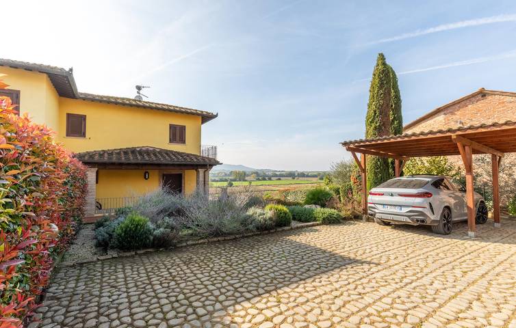 Location de vacances pour 14 personnes, avec terrasse ainsi que piscine et jardin à Castiglione del Lago - 3