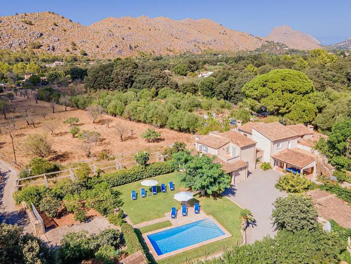 Can Camarroja by Sunvillas Mallorca in el Vilà, Pollença
