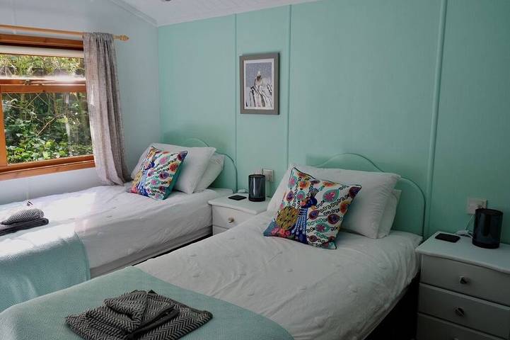 A homely lodge in a tranquil setting with lake view in Lake District
