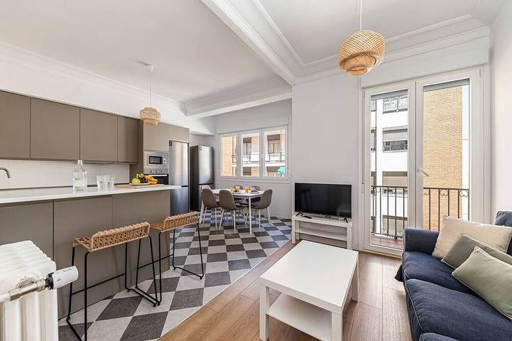 Bed & breakfast for 2 people in Madrid