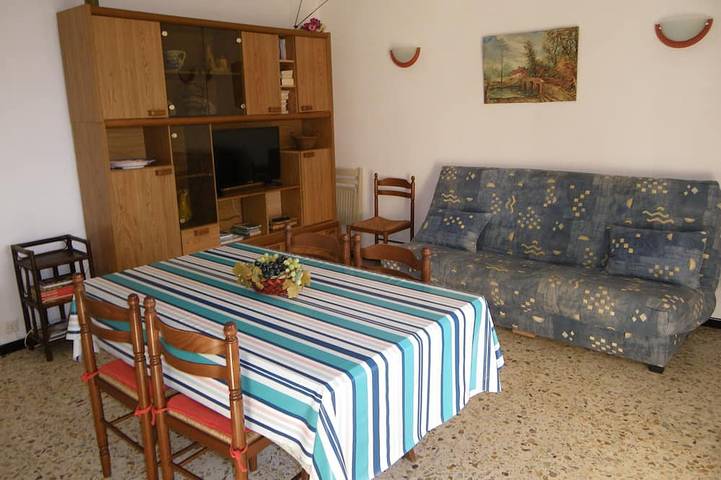 Ganze Wohnung, Geräumiges Erdgeschoss der Villa herrlicher Meerblick, nicht einsehbare Terrasse in Le Lavandou, Parc national Port-Cros