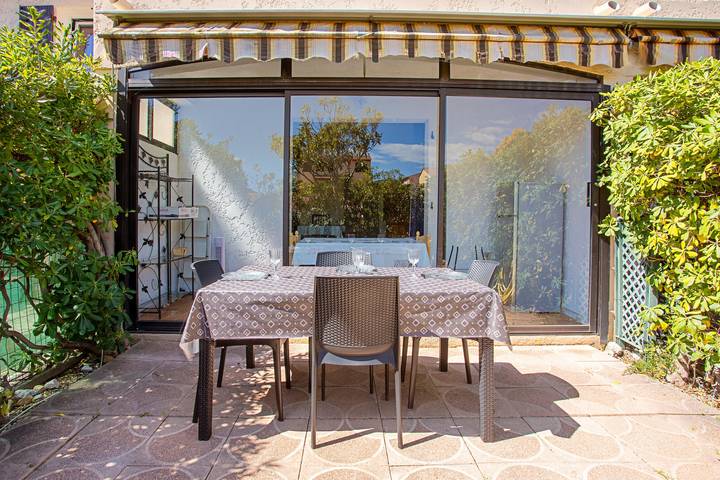 Appartamento intero, Appartamento "Le Tulipani" con terrazza privata, giardino privato e Wi-Fi in Carqueiranne, Costa mediterranea (Francia)