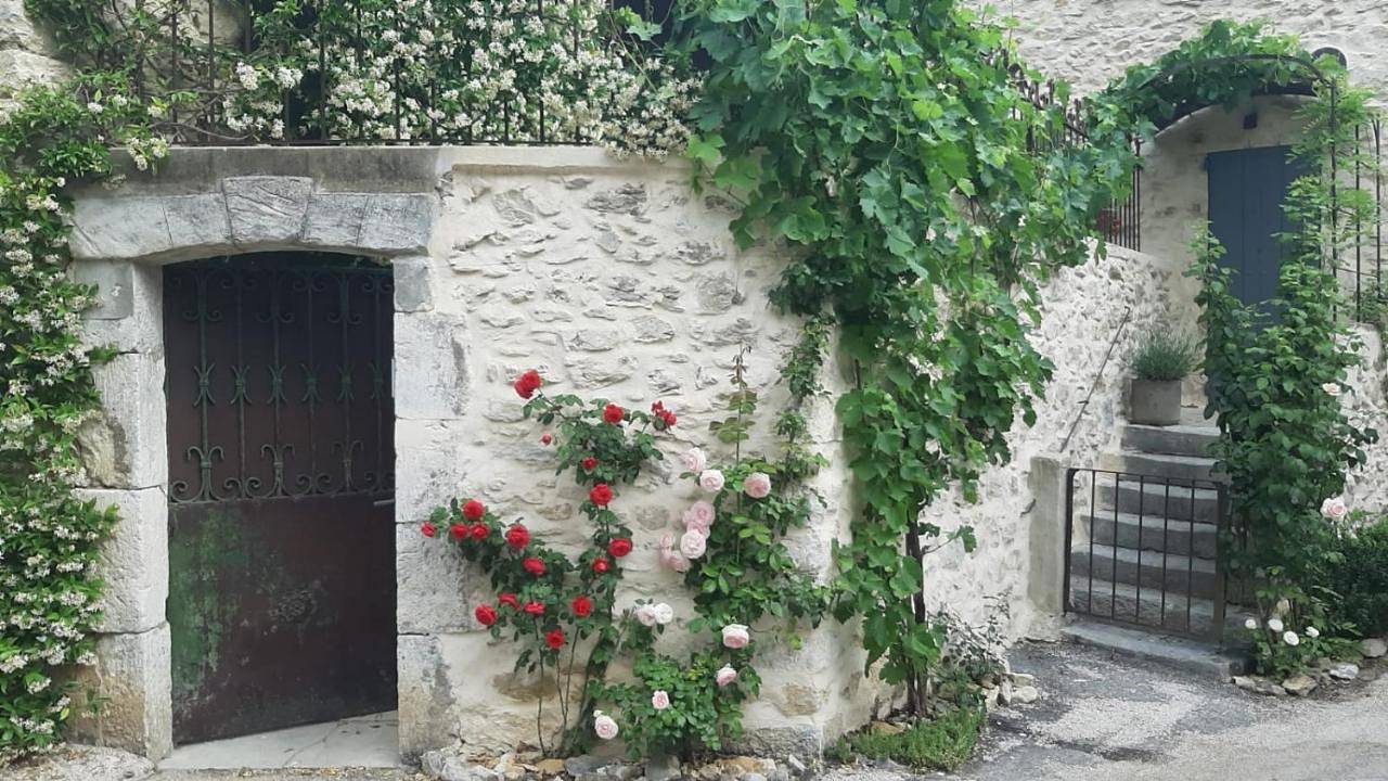 Appartement entier, One-Bedroom Apartment in Lussan, Région de Nîmes